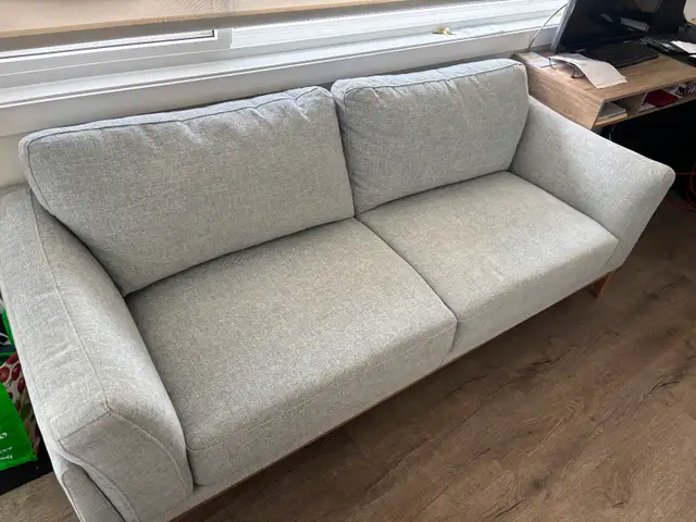 Like New Couch - Photo 2