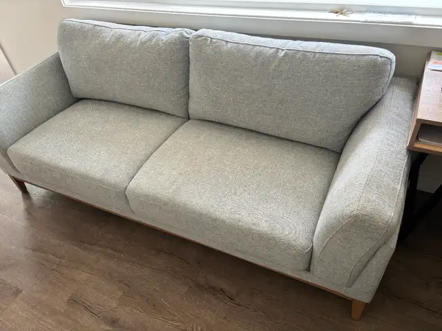 Like New Couch - Photo 3