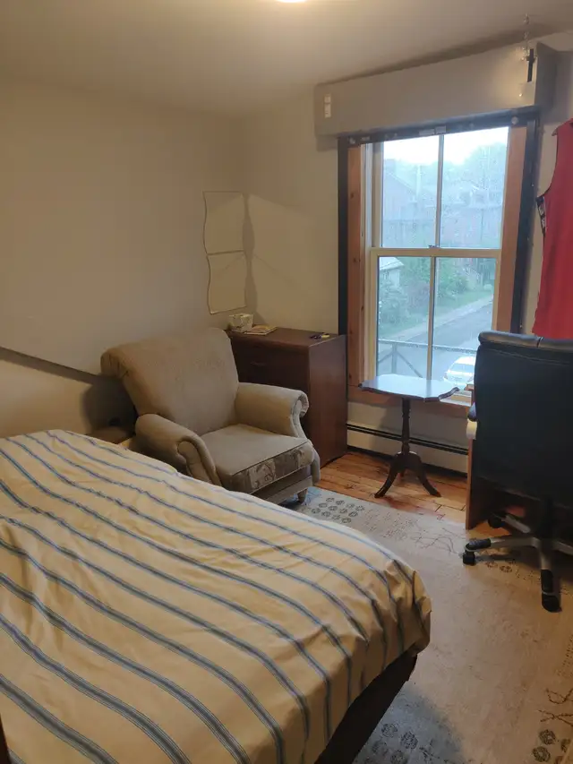 Furnished 2 Bedroom Apartment For Rent ALL INCL, Queen's - Photo 6
