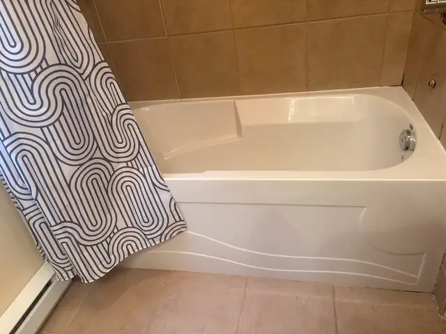 Full Bathroom for sale - Photo 3