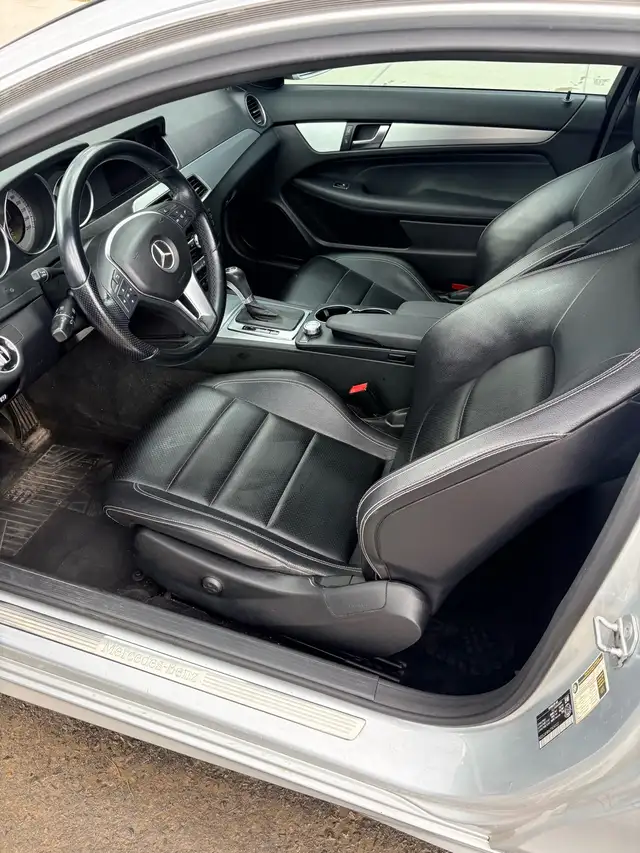 2012 Mercedes-Benz C250 Coupe - Photo 2