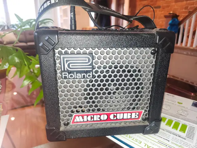 ROLAND Micro Cube Guitar Amplifier