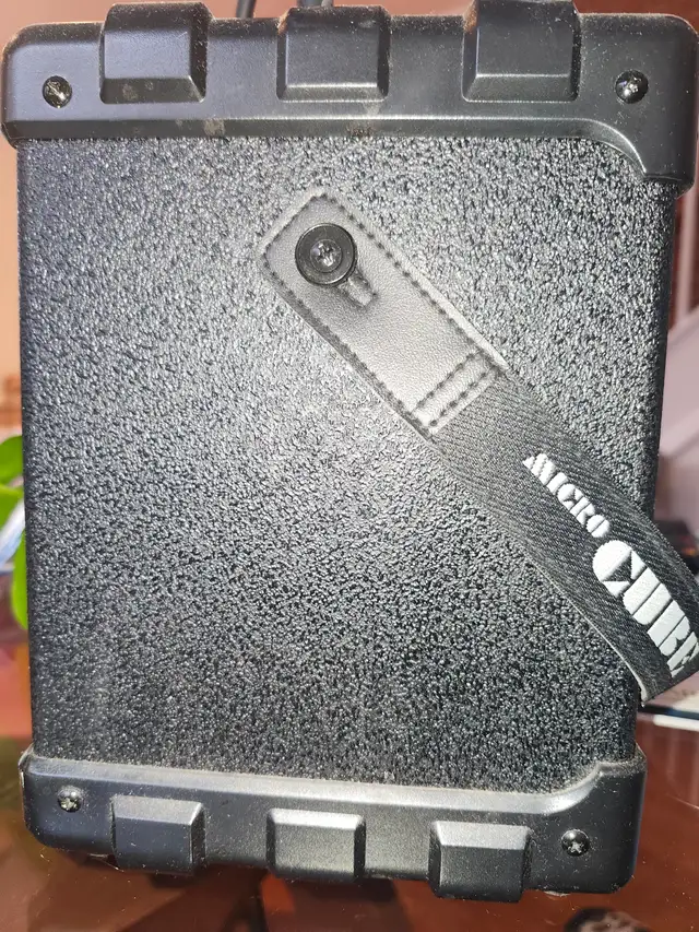 ROLAND Micro Cube Guitar Amplifier - Photo 3