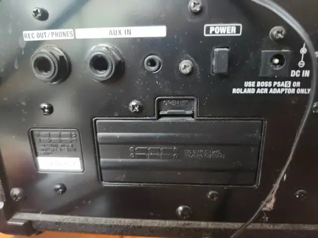 ROLAND Micro Cube Guitar Amplifier - Photo 4