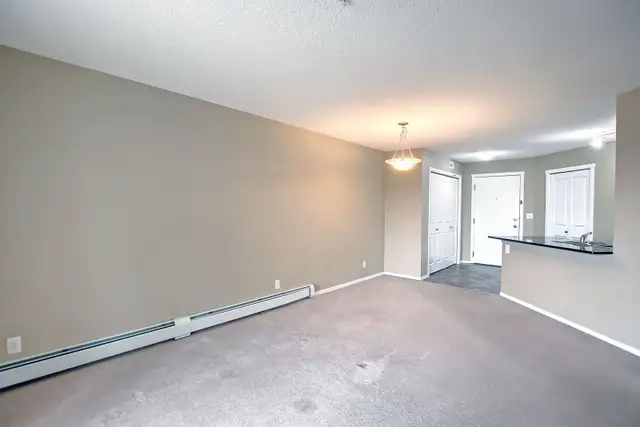 Spacious 2 Bedroom Apartment for Rent at Watt Drive - Photo 4