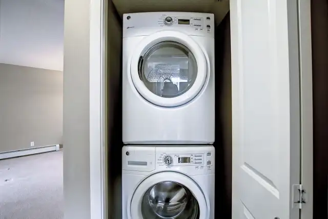 Spacious 2 Bedroom Apartment for Rent at Watt Drive - Photo 9