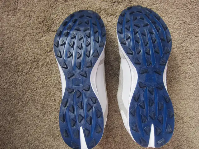 NEW LIGHTWEIGHT   SUPER COMFY   SHARP LOOKING GOLF SHOES
