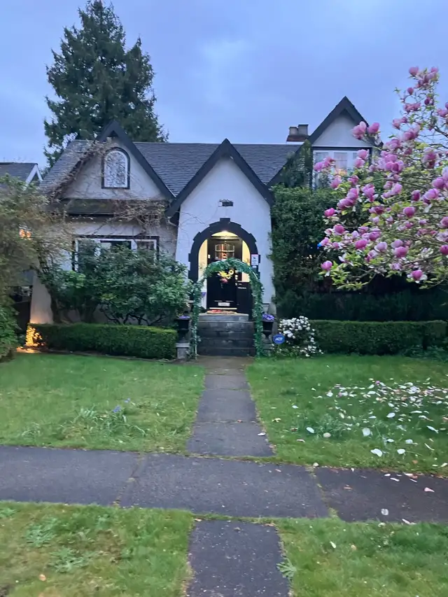 Room for rent close to UBC - Photo 2