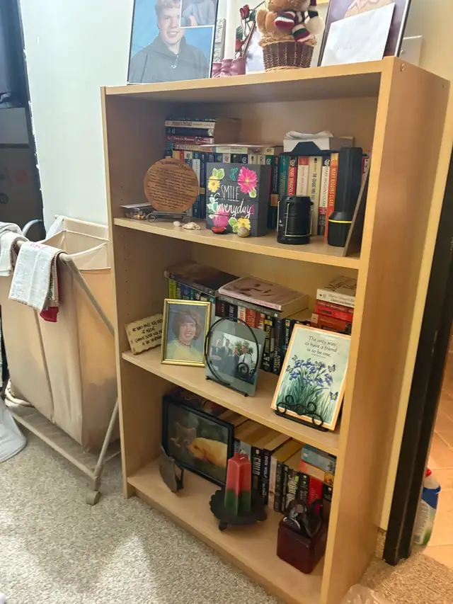 Moving Sale. Womens clothes, furniture, books etc. - Photo 4