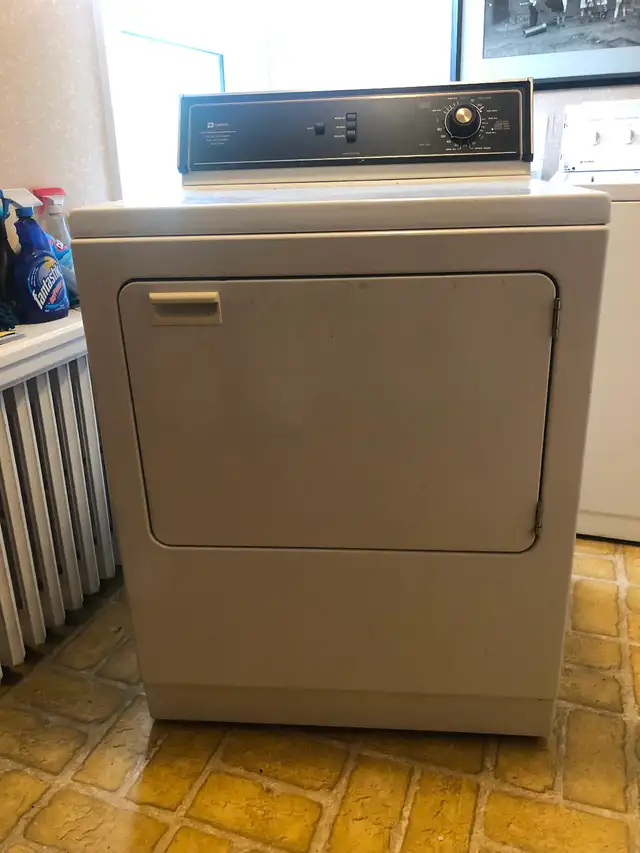 Maytag Heavy Duty Electric Clothes Dryer - excellent condition - Photo 2