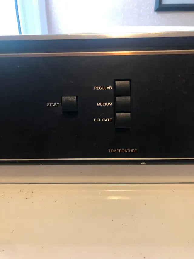Maytag Heavy Duty Electric Clothes Dryer - excellent condition - Photo 4