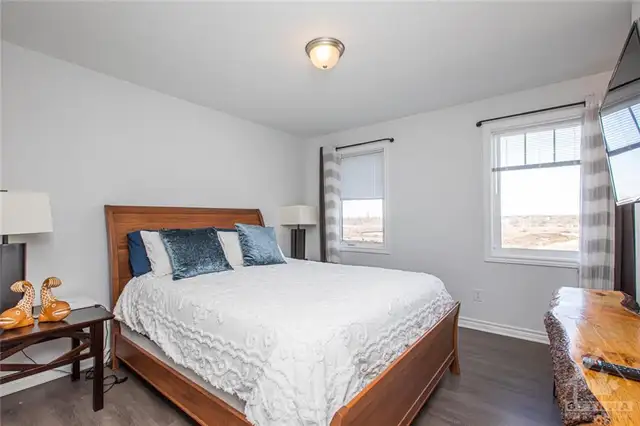 Barrhaven 2BDR, 2.5 Bath Townhouse in Half Moon Bay, July 1st - Photo 8