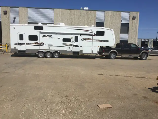 2007 Keystone Raptor Toy Hauler 37.5ft tri axle - Photo 2