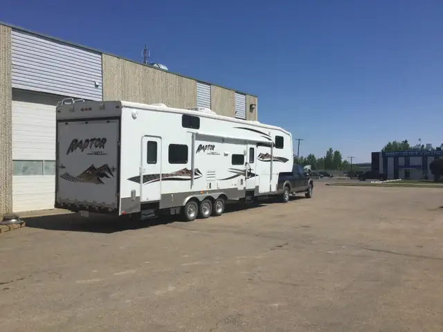2007 Keystone Raptor Toy Hauler 37.5ft tri axle - Photo 3