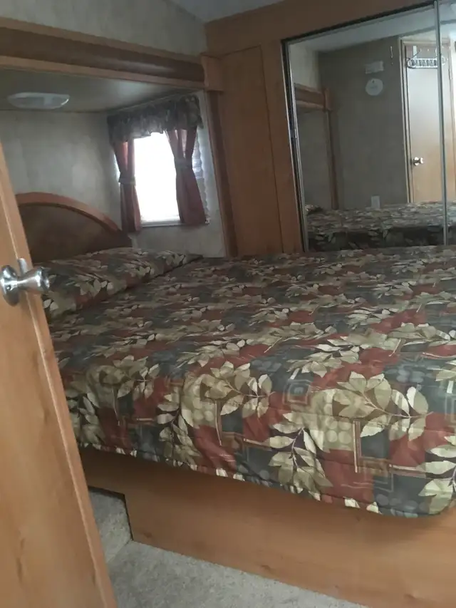 2007 Keystone Raptor Toy Hauler 37.5ft tri axle - Photo 7