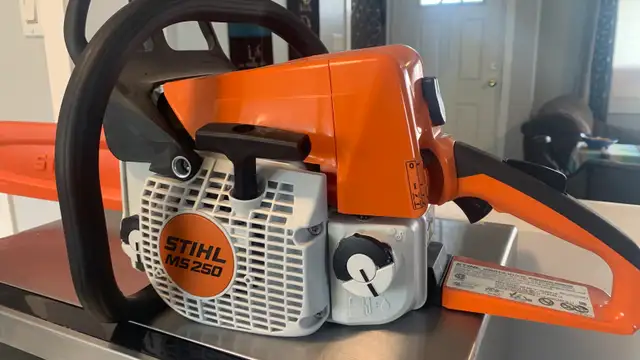 STIHL M5 250 Chainsaw - Photo 2