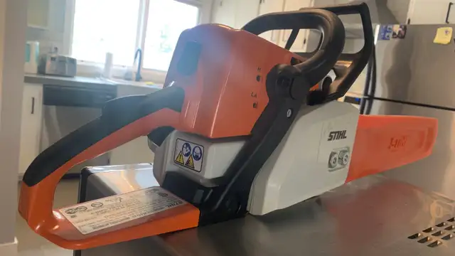 STIHL M5 250 Chainsaw - Photo 3