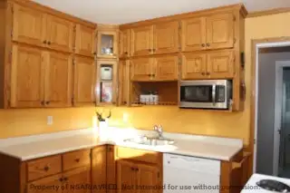 June 1st/July 1st/ 3 Bed 2 Bath 3 Level Home 44 Coronation Ave - Photo 7