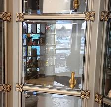Glass Front Niche - Photo 3