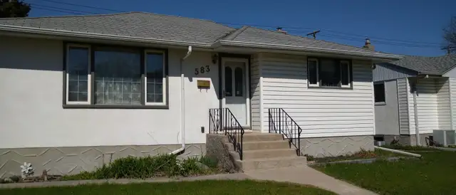 Beautiful River heights bungalow to rent to buy - Photo 4