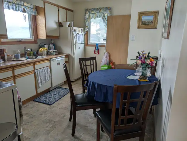 Beautiful River heights bungalow to rent to buy - Photo 6