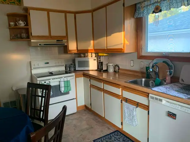 Beautiful River heights bungalow to rent to buy - Photo 12