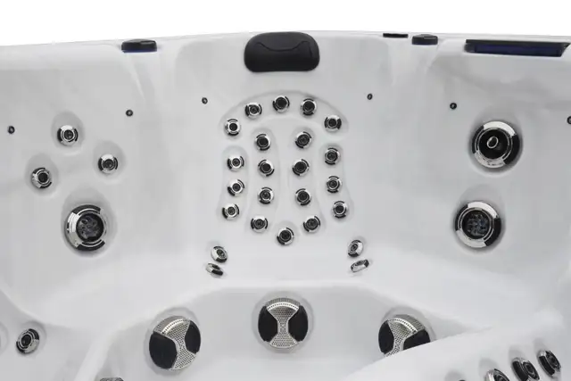 STARGATE HOT TUB FOR SALE - Photo 9