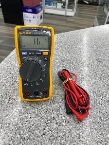 Fluke 117 Digital Multimeter