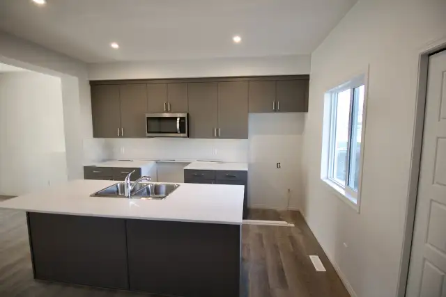 Beaumont 3 Bed 2.5 Bath Home For Rent - Photo 3