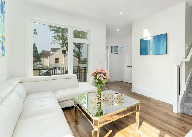 Spruce Ave 3 Bed 2.5 Bath Upper Suite For Rent Edmonton! - Photo 3