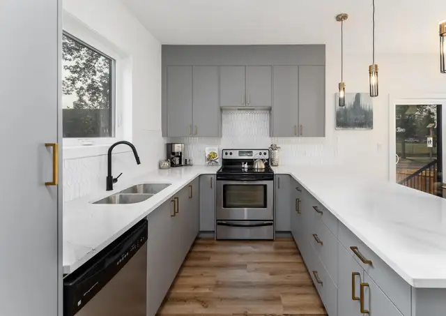 Spruce Ave 3 Bed 2.5 Bath Upper Suite For Rent Edmonton! - Photo 5