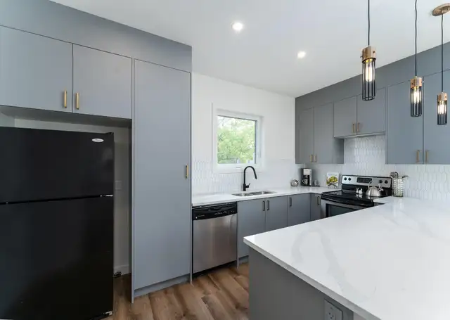 Spruce Ave 3 Bed 2.5 Bath Upper Suite For Rent Edmonton! - Photo 6