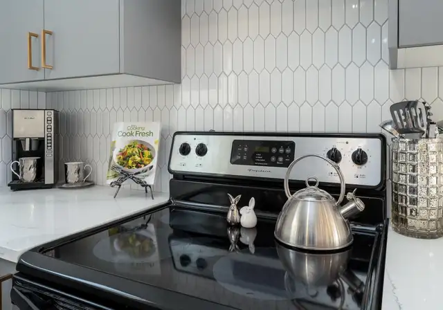 Spruce Ave 3 Bed 2.5 Bath Upper Suite For Rent Edmonton! - Photo 7