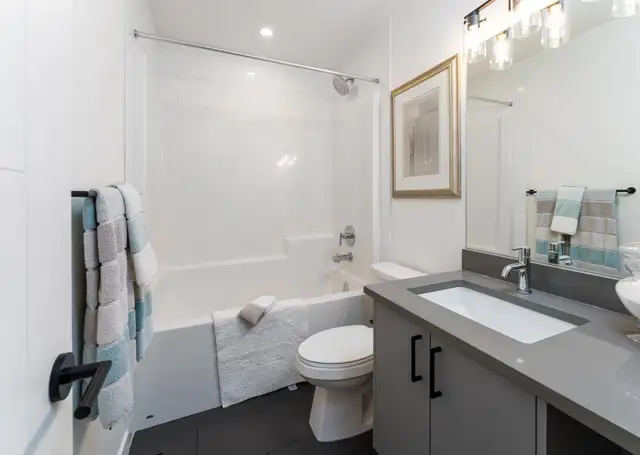 Spruce Ave 3 Bed 2.5 Bath Upper Suite For Rent Edmonton! - Photo 12