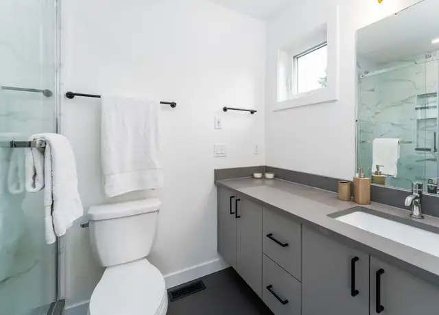 Spruce Ave 3 Bed 2.5 Bath Upper Suite For Rent Edmonton! - Photo 14
