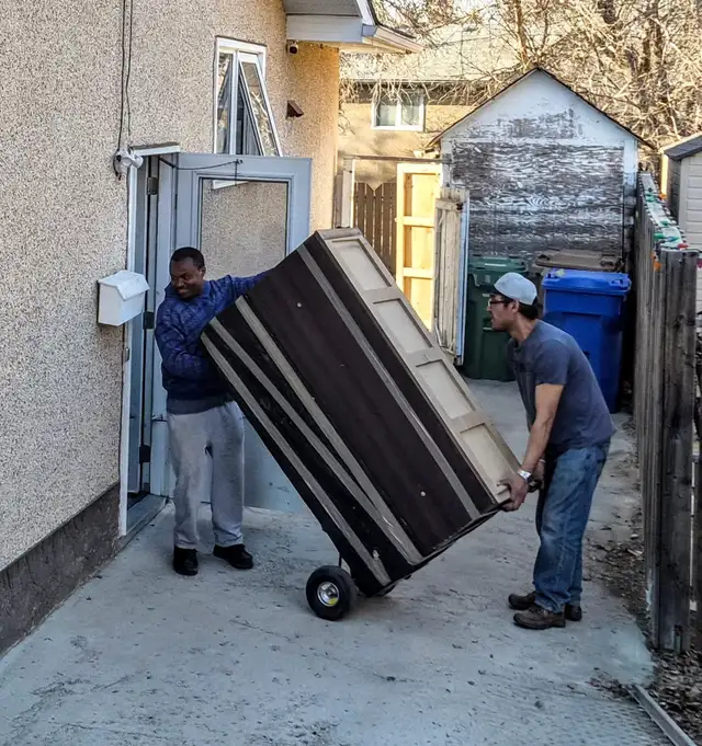 Local Regina Moving Company - Photo 2