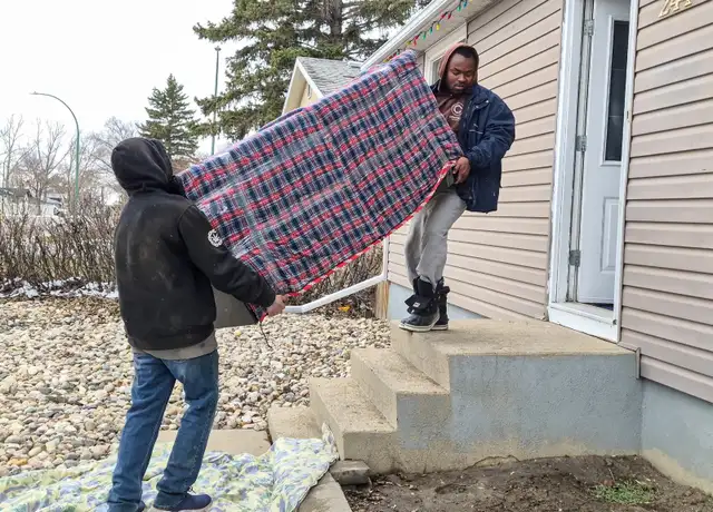 Local Regina Moving Company - Photo 3