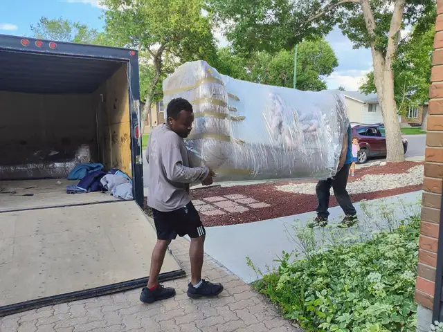 Local Regina Moving Company - Photo 9