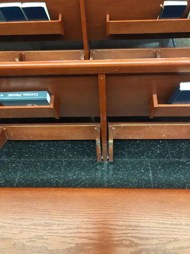 Church Pews - 100 - red oak - fantastic hard wood! - Photo 2
