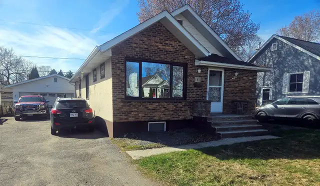 PRIVATE BEDROOM FOR RENT — ALL UTILITIES INCLUDED