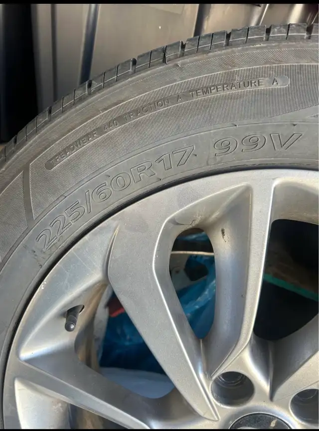 17-inch tires on Hyundai Alloy Rims.  Set of 4.  Like new - Photo 3
