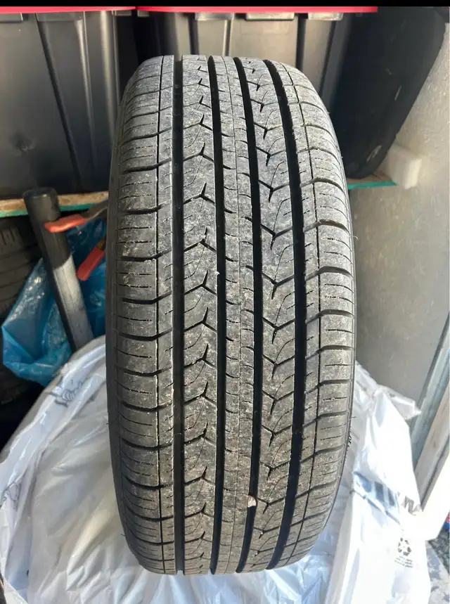 17-inch tires on Hyundai Alloy Rims.  Set of 4.  Like new - Photo 4