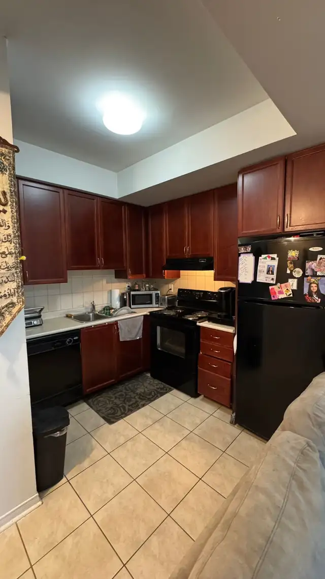 Excellent location 1 Bedroom Condo for rent - Photo 2