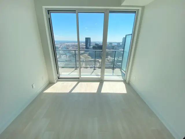 DT Toronto 1bed 1Den 1Bath Luxury Condo For Rent at 5 Defries St - Photo 5