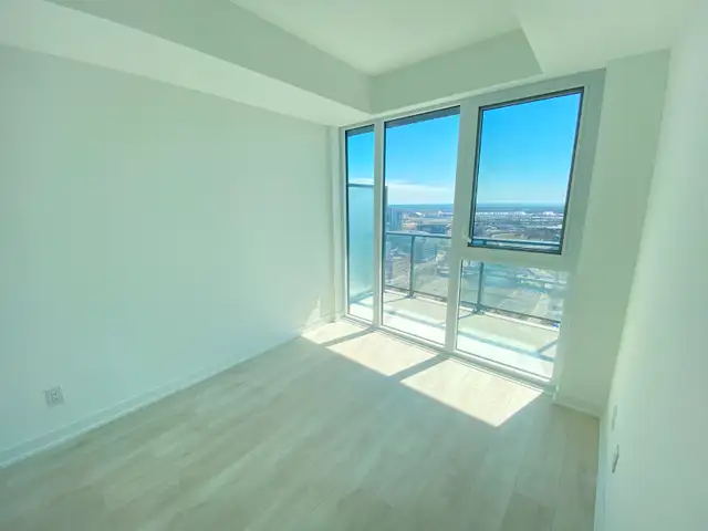 DT Toronto 1bed 1Den 1Bath Luxury Condo For Rent at 5 Defries St - Photo 8