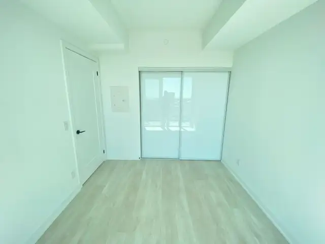 DT Toronto 1bed 1Den 1Bath Luxury Condo For Rent at 5 Defries St - Photo 9