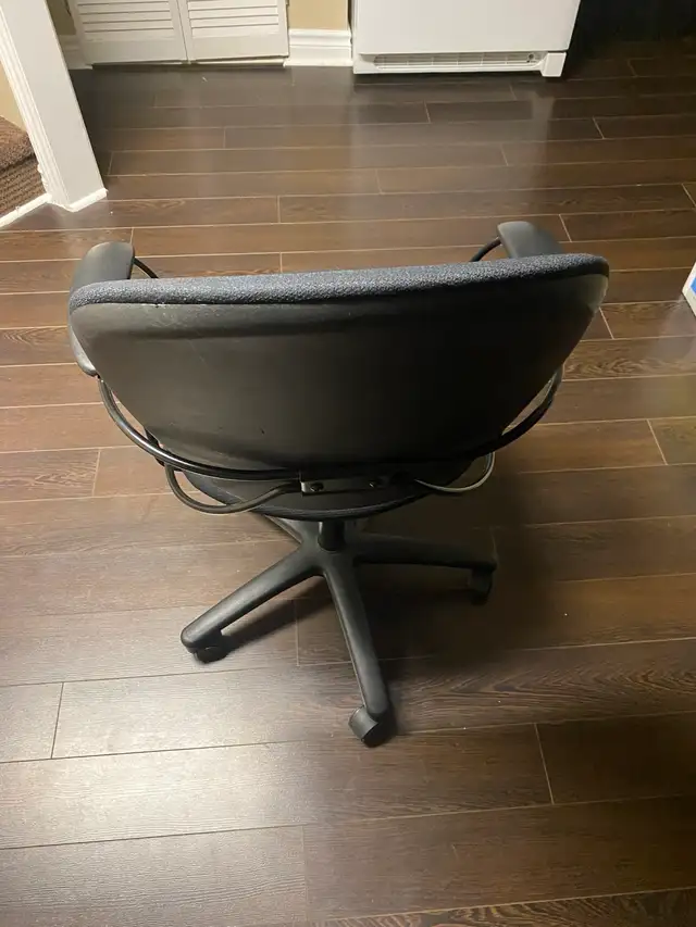 Office Chair (Black) - Photo 2