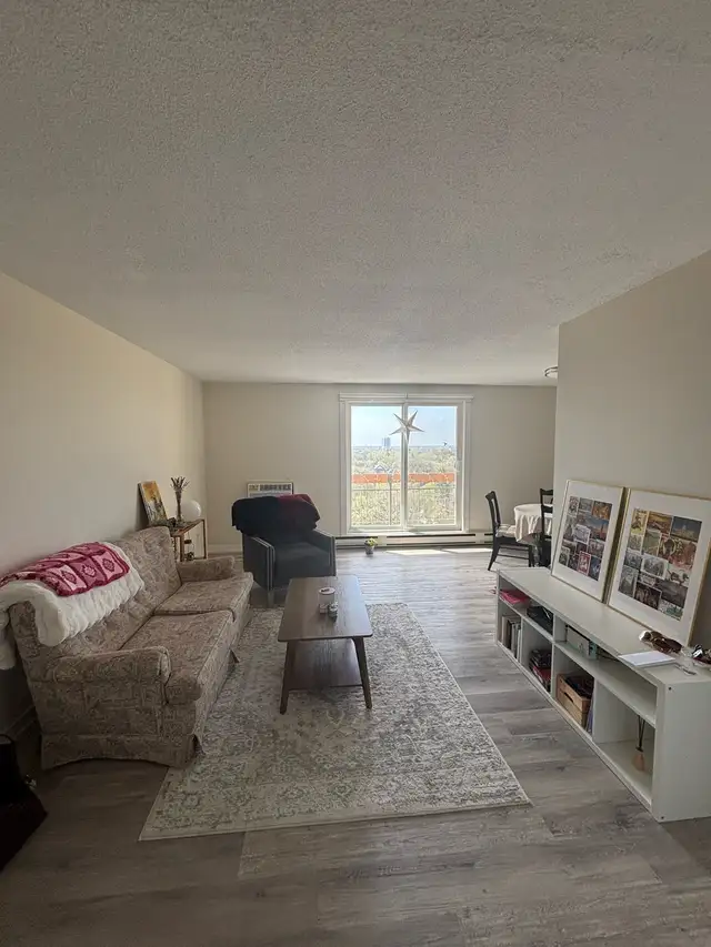 SUBLET – 2 Bedroom | 9th Floor | 800 Corydon Ave