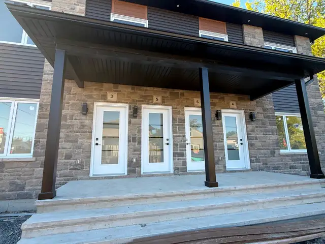 FOR RENT WENDOVER - 2 BEDROOM WATERFRONT - Photo 2