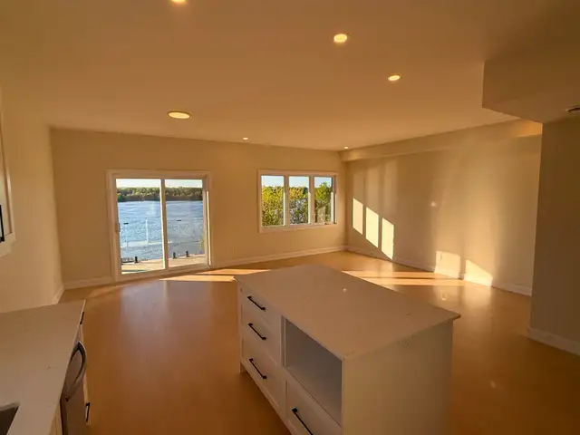 FOR RENT WENDOVER - 2 BEDROOM WATERFRONT - Photo 5